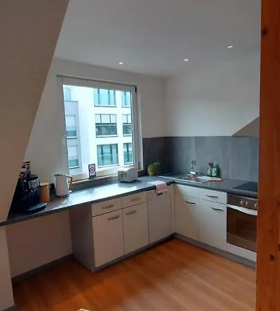 Ruesternsuite, Naehe Rue & Messe, Museum Folkwang, Netflix *