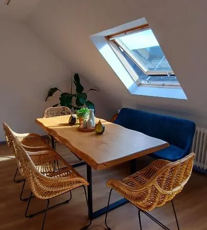 Ruesternsuite, Naehe Rue & Messe, Museum Folkwang, Netflix Essen