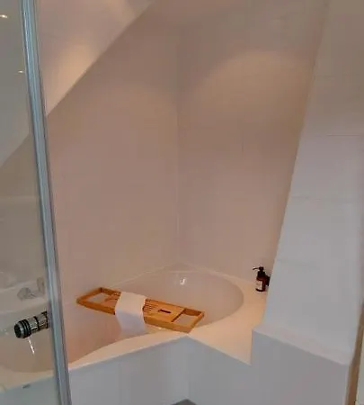 Ruesternsuite, Naehe Rue & Messe, Museum Folkwang, Netflix *