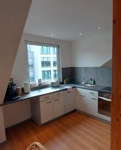 Ruesternsuite, Naehe Rue & Messe, Museum Folkwang, Netflix *