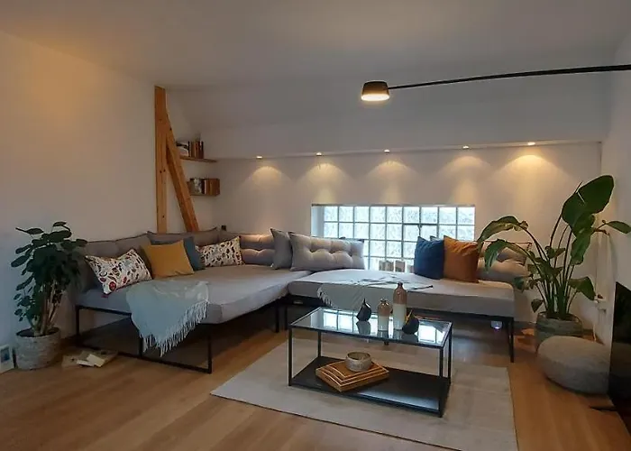 Ruesternsuite, Naehe Rue & Messe, Museum Folkwang, Netflix