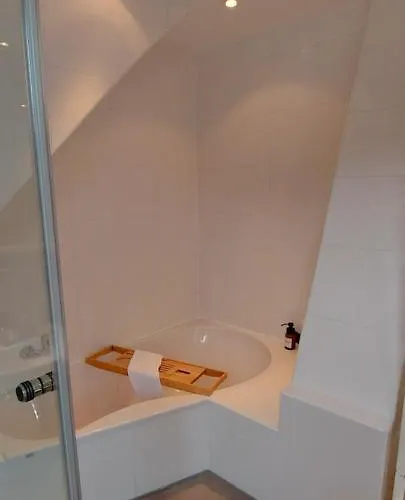 Ruesternsuite, Naehe Rue & Messe, Museum Folkwang, Netflix *