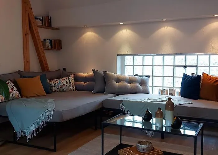 Ruesternsuite, Naehe Rue & Messe, Museum Folkwang, Netflix * Essen